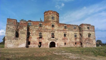 Călători prin România: Castelul Lónyai din Medieşu Aurit