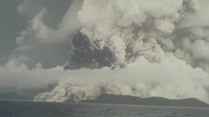 Erupție vulcanică masivă în Insulele Tonga