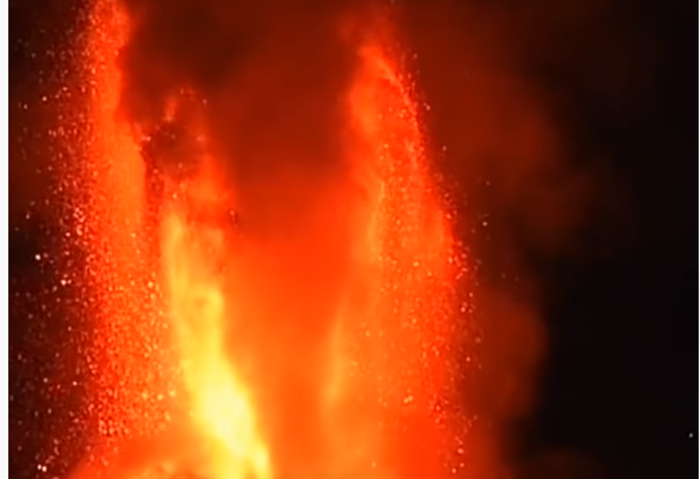 Etna a erupt din nou, pentru a treia oară în doar o lună