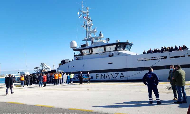 29 de români, pe feribotul care a luat foc în Marea Mediterană