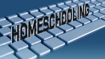 Patru părinți din Oradea, condamnați pentru alegerea homeschooling-ului