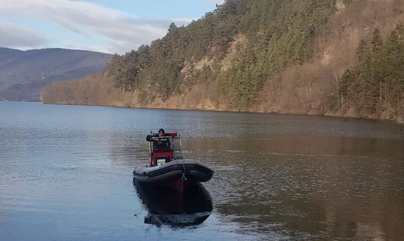 Dosar penal în cazul tinerilor morți după ce au căzut cu mașina în Lacul Someșul Cald