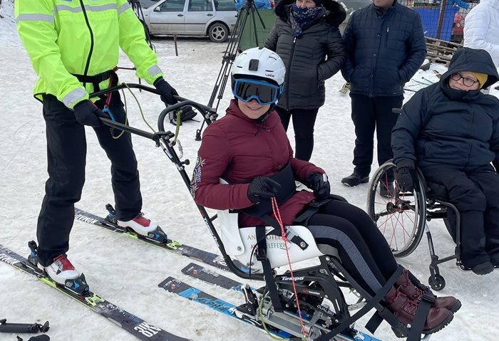 Incluziv: Cum a fost la schi adaptat pentru persoanele cu dizabilităţi [FOTO]