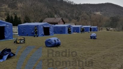 Corturi pentru refugiați în Vama Petea