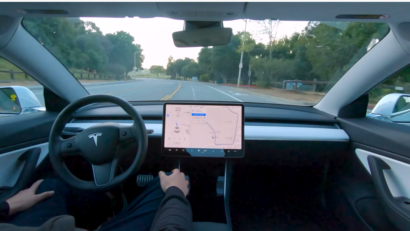 Tesla a retras toate vehiculele dotate cu pilot automat complet autonom