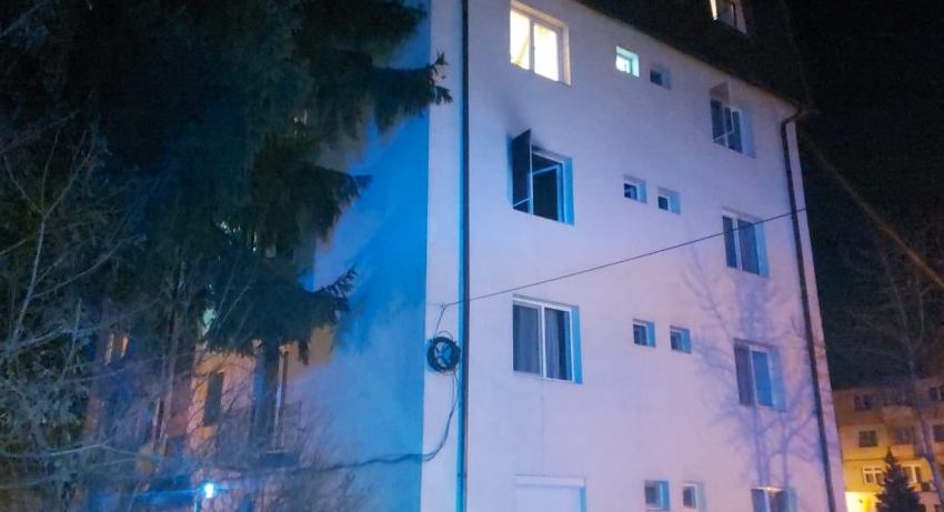 Baia Mare – Incendiu la un bloc de locuințe, 13 persoane au fost evacuate