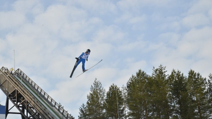 FOTE: Moise Folea, locul 29, în concursul de sărituri cu schiurile