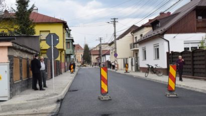 SIGHET – A început asfaltarea pe strada Mihai Eminescu