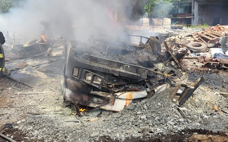 Incendiu pornit de la un autobuz dezafectat în Câmpia Turzii [FOTO]