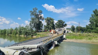 Un pod din Neamț s-a prăbușit, la câteva luni după ce a fost reabilitat!