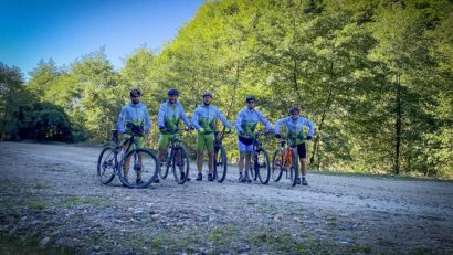 Un grup de sportivi amatori vor să traverseze Islanda pe bicicletă