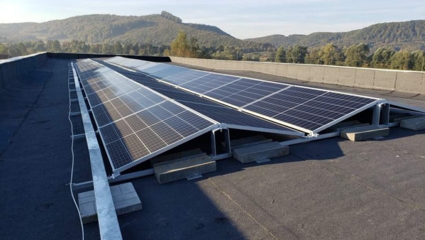 Panouri fotovoltaice pe mai multe clădiri publice din Târgu Lăpuș