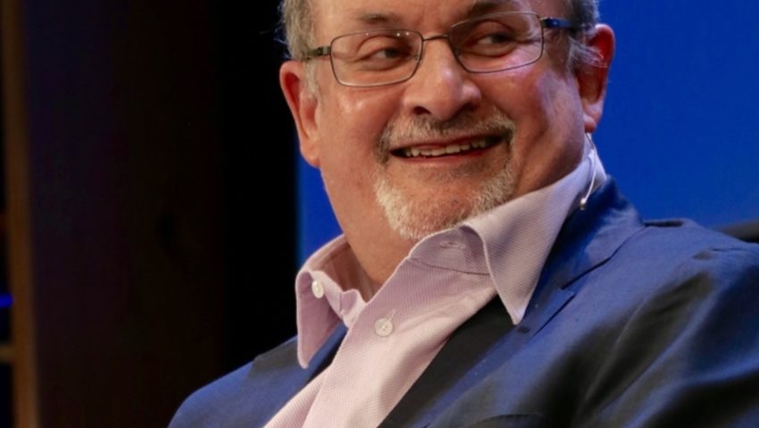 Salman Rushdie, în spital cu răni grave