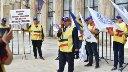 Mai multe federații sindicale din cadrul CFR protestează în Capitală