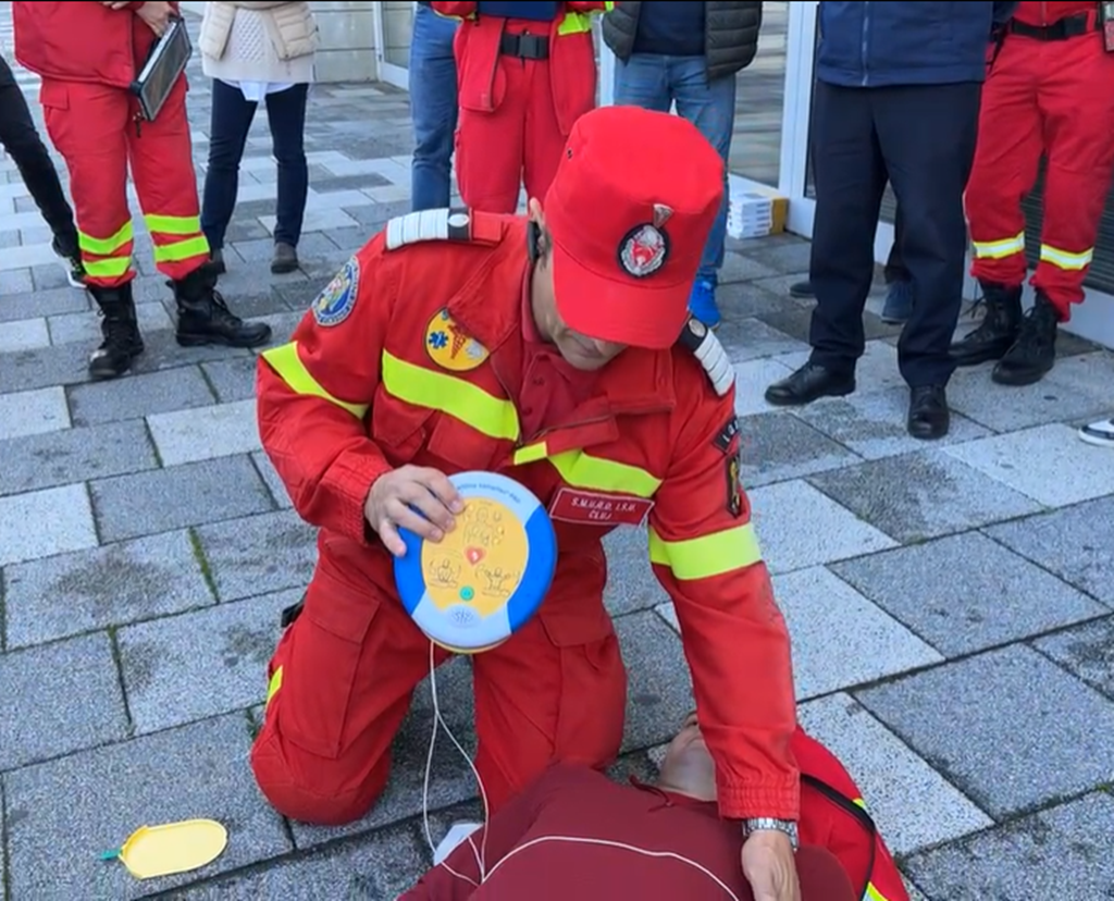 Defibrilatoare cu acces public în zone circulate din Cluj-Napoca [FOTO]