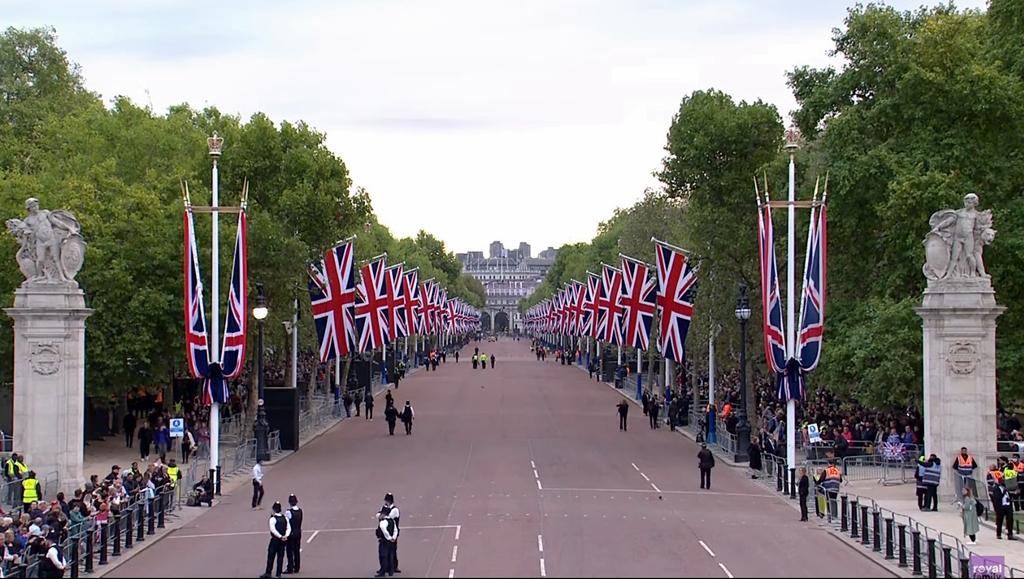 Astăzi au loc la Londra funeraliile Reginei Elisabeta a II-a