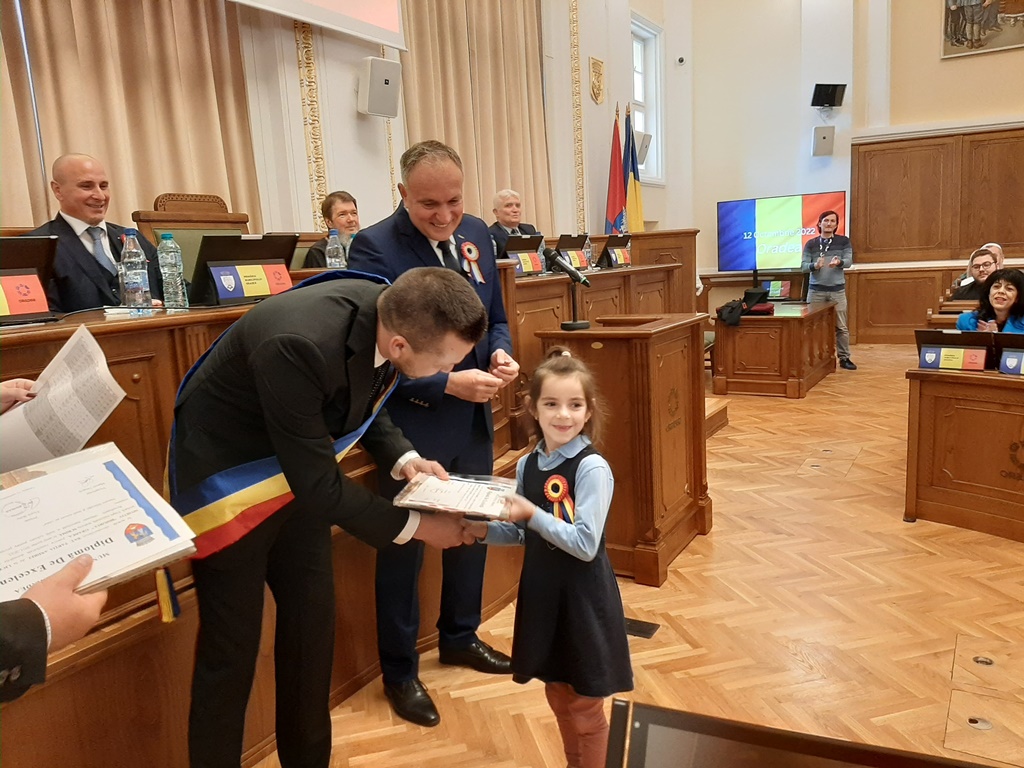 Elevi și profesori, premiați de Primăria Oradea