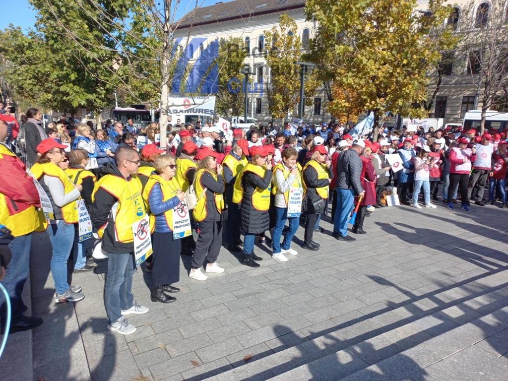 Sindicaliști din șase județe au protestat astăzi în fața Prefecturii Cluj [AUDIO/FOTO]