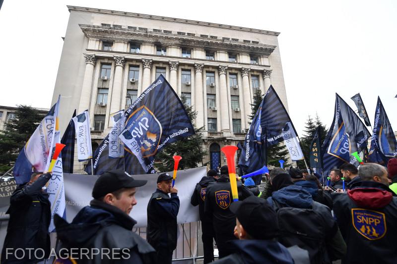 Poliția Română demarează protestele în fața Ministerului de Finanțe