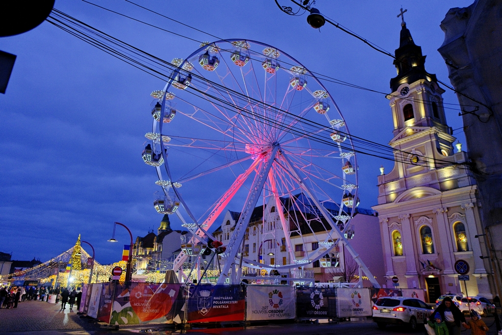 Târgul de Crăciun de la Oradea și-a deschis porțile pentru vizitatori