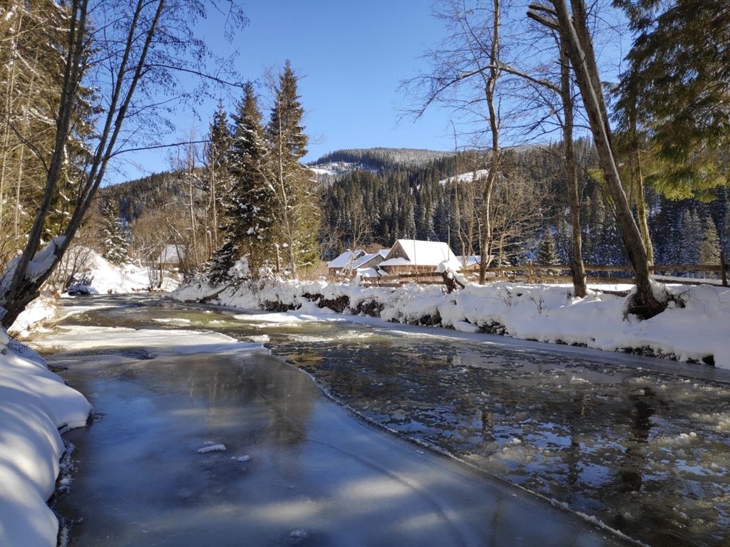 Nu vă aventurați pe gheață! Râurile și lacurile nu sunt patinoare