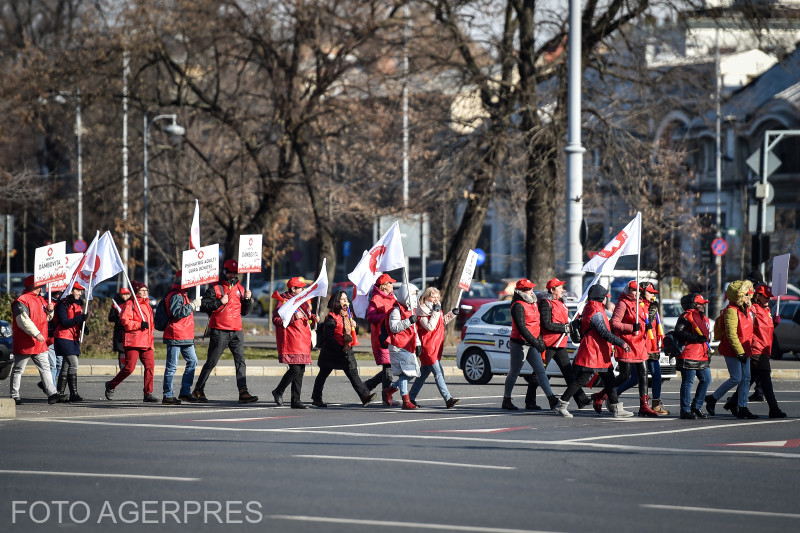 Bihor: Peste 1.300 de sindicalişti SANITAS au intrat în grevă japoneză