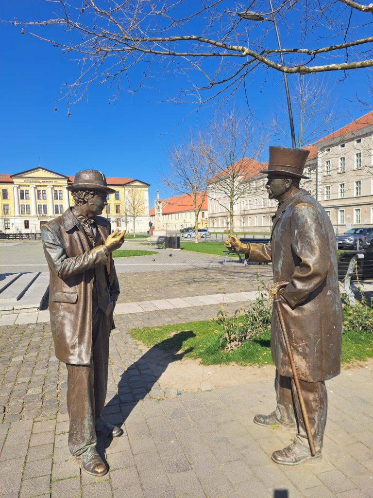 Mai multe statui din Cetatea Alba Carolina au fost vandalizate