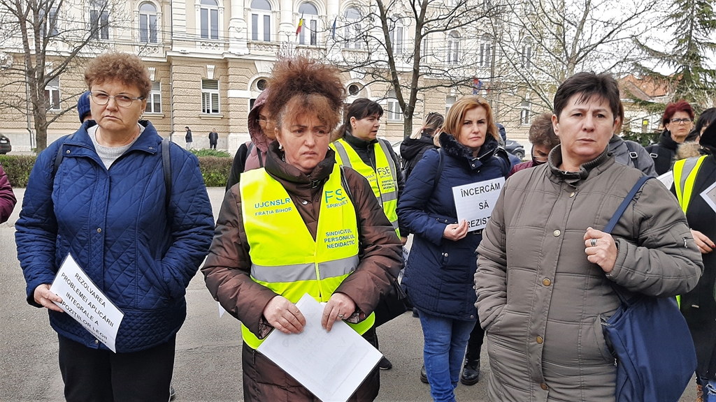 Îngrijitoarele și bucătăresele au ieșit în stradă [FOTO]