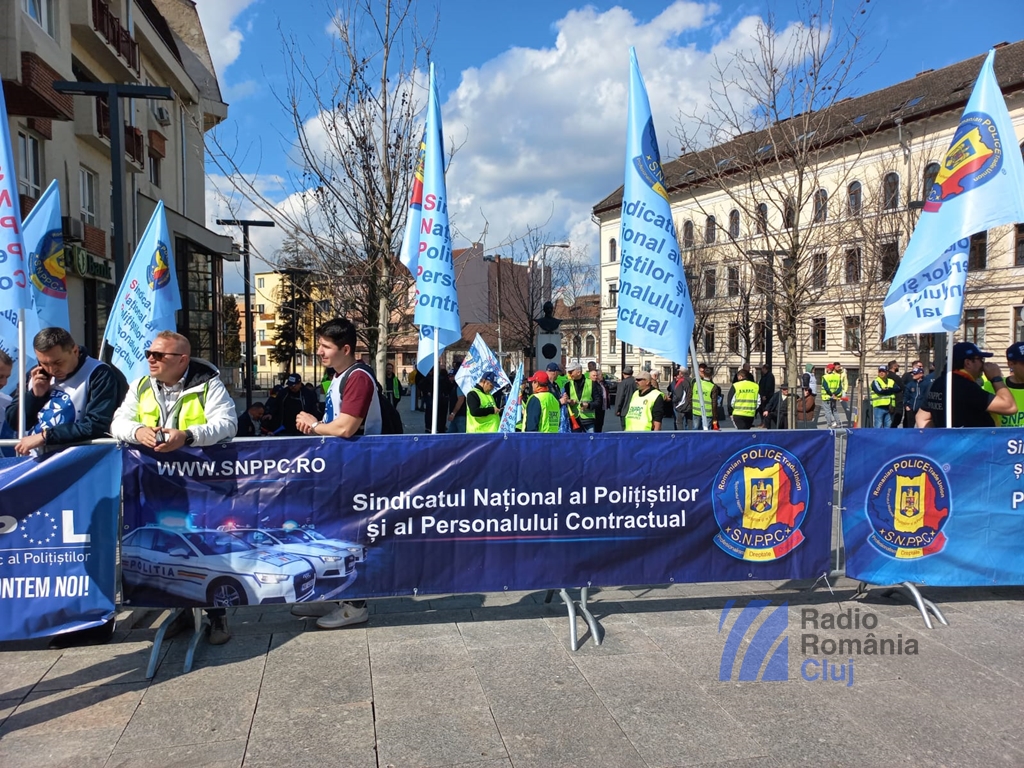 Protest al polițiștilor, astăzi, în fața Prefecturii din Cluj-Napoca! [FOTO]