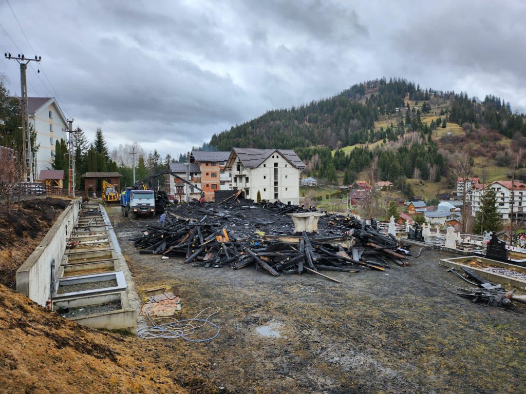 Maramureș – Biserica distrusă în incendiu la Borșa va fi reconstruită