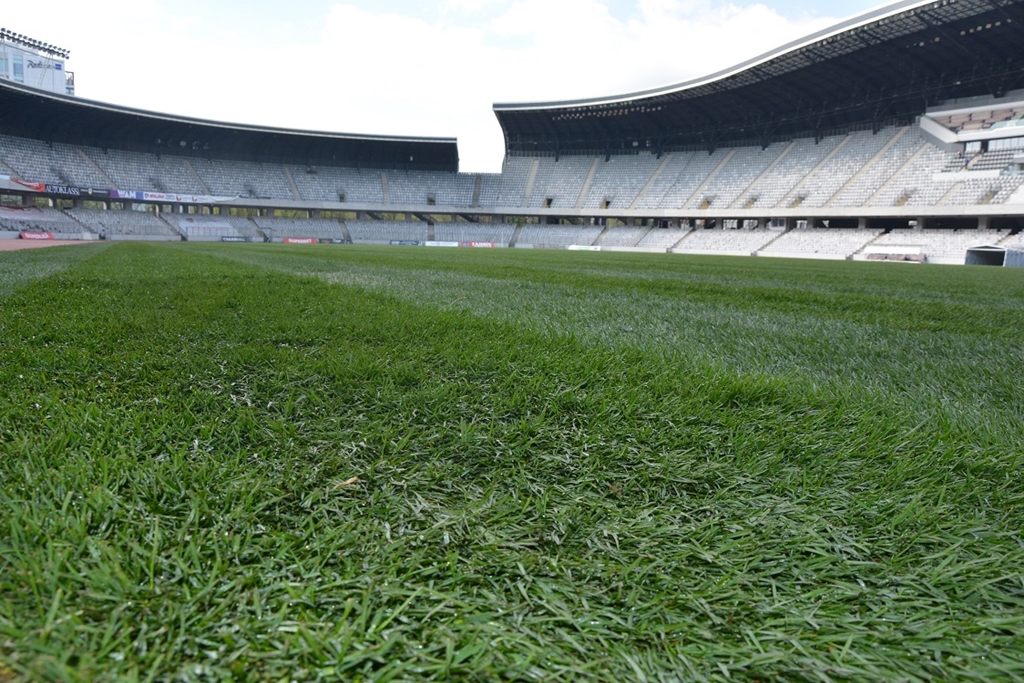 A fost finalizată montarea noului gazon pe Cluj Arena [FOTO]