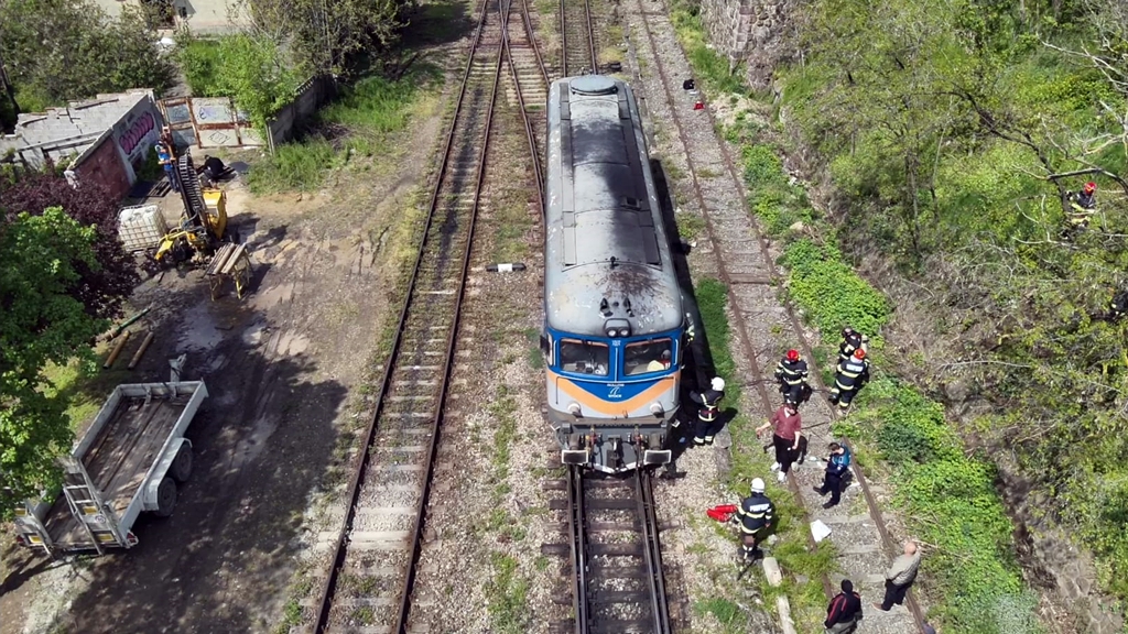 Locomotiva unui tren de marfă a luat foc în Gara din Oradea [FOTO]