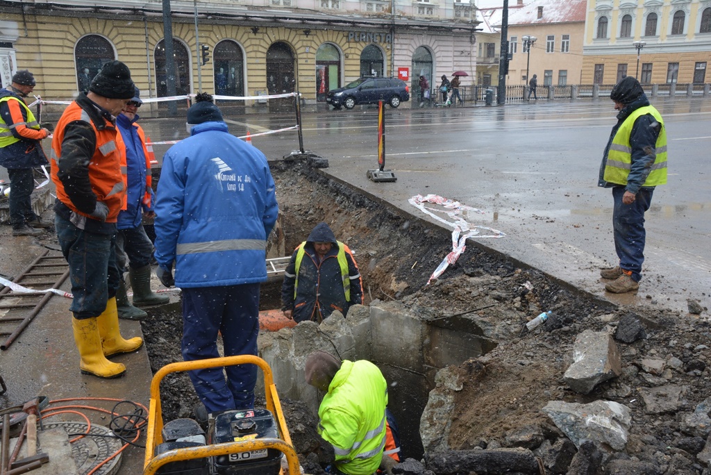 Au început lucrările de reabilitare a conductelor de apă pe 100 de străzi