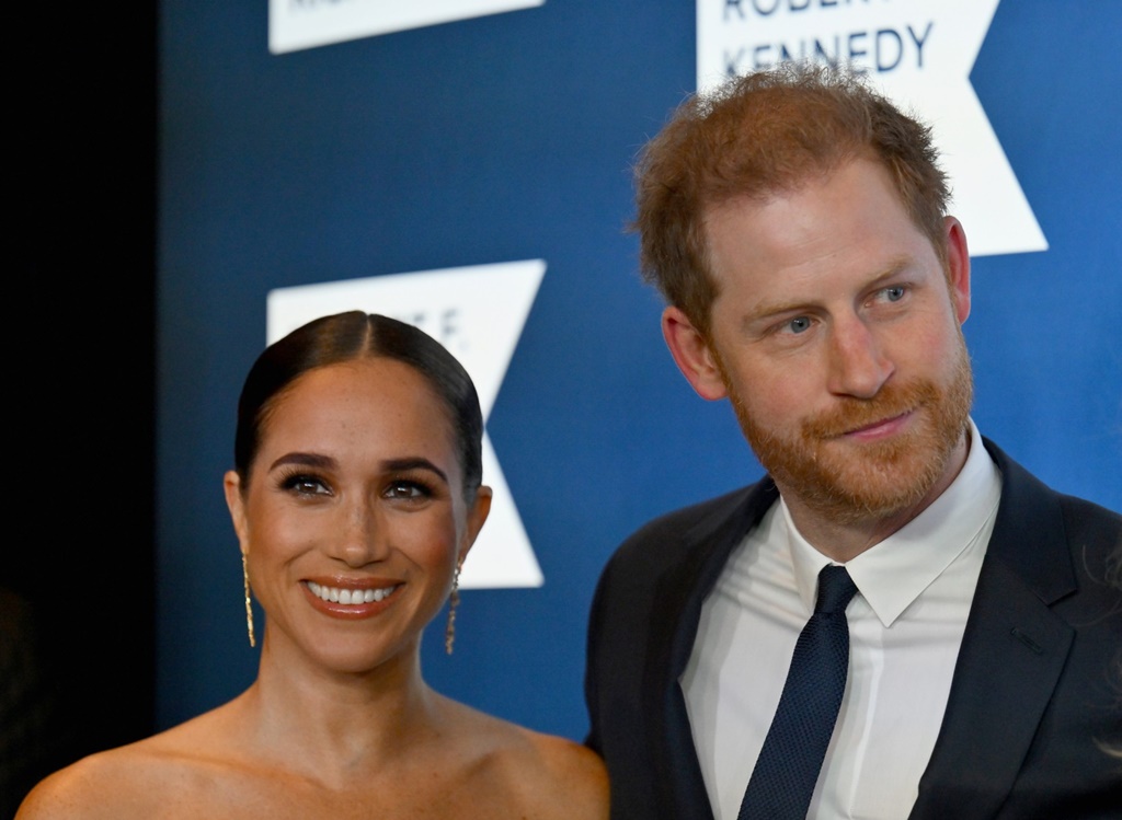 Prinţul Harry şi Meghan au fost implicaţi într-o cursă periculoasă de maşini, fiind urmăriţi de paparazzi [UPDATE]