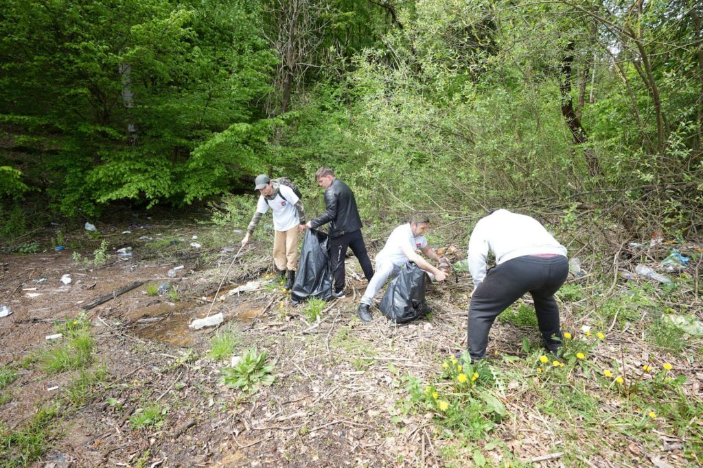 Peste 8 mii de voluntari participă la acțiunea de ecologizare ”Curățăm Maramureșul”