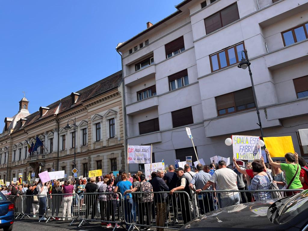 Profesorii protestează la Sibiu