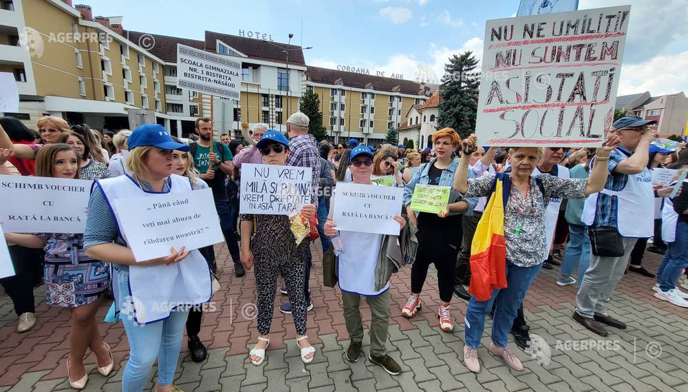 Angajaţii din învăţământul bistriţean au ieșit la proteste