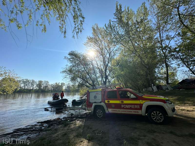 A fost găsit trupul uneia dintre persoanele dispărute în accidentul de pe Mureș [UPDATE]