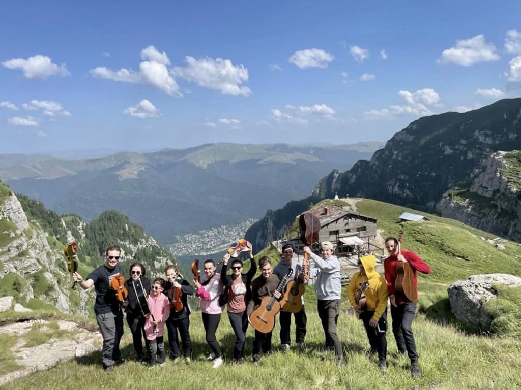 Concert de vioară şi chitară la Cabana Caraiman