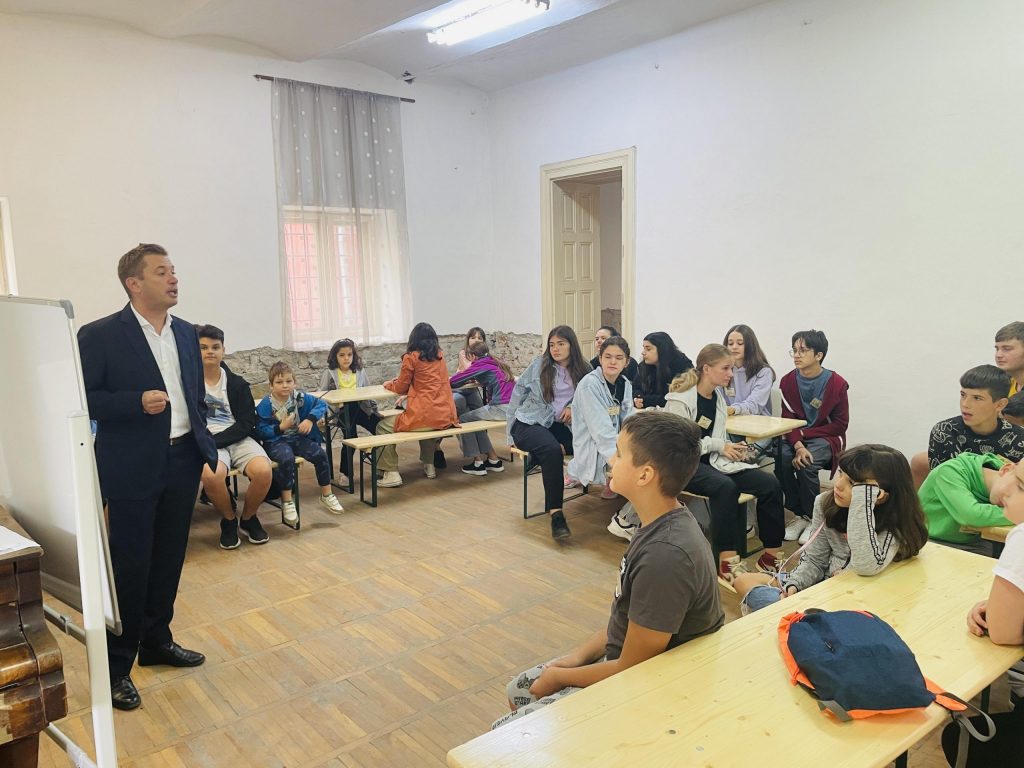 SIGHET – Au debutat atelierele educaționale ”Vacanță în curtea casei” [AUDIO/FOTO]