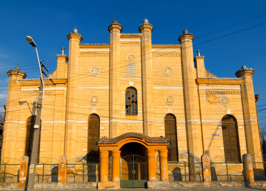 Turist în Transilvania: Casa de lângă Sinagoga din Mediaș [AUDIO]