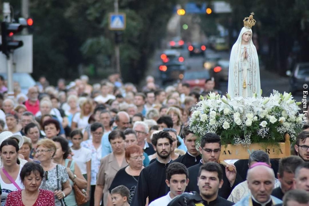 În pelerinaj cu Maica Domnului pe străzile din Oradea