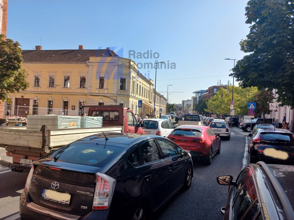 Redeschiderea școlilor aduce aglomerație în marile orașe [FOTO]