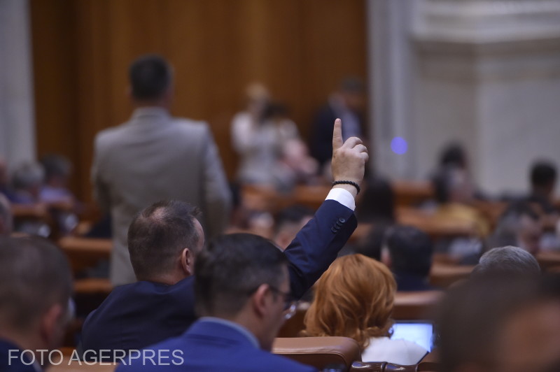 Noul Parlament se va reuni săptămâna viitoare