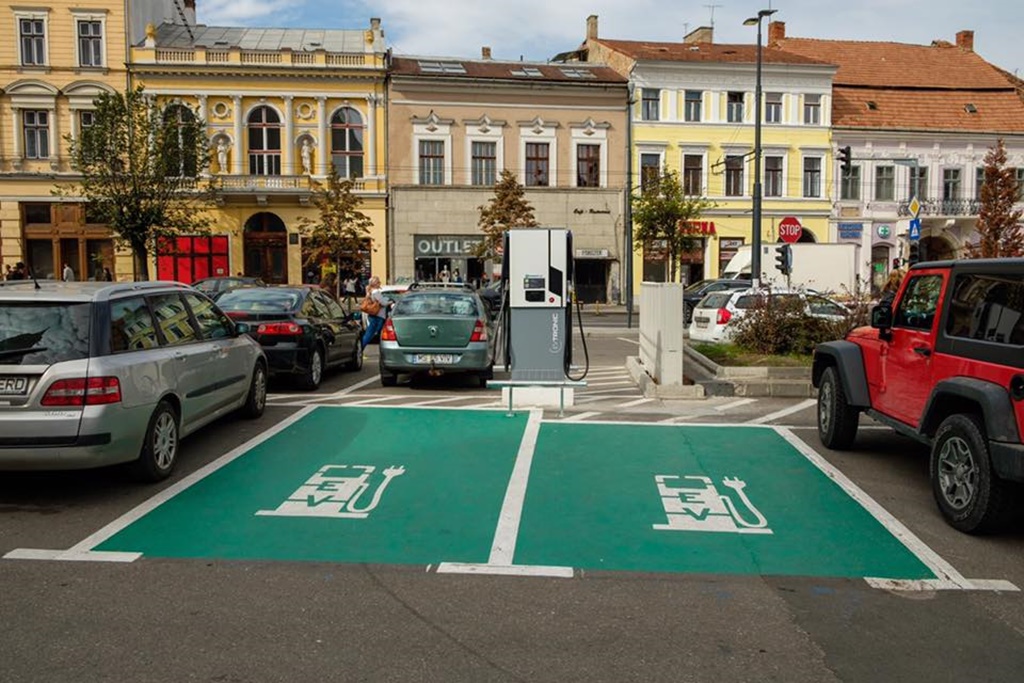 Stațiile de încărcare pentru mașinile electrice nu vor mai putea fi folosite gratuit