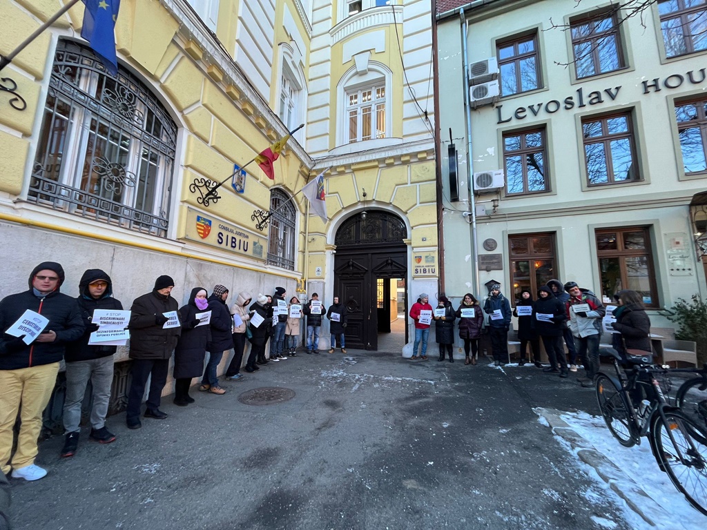 Artiștii Filarmonicii Sibiu au ieșit la proteste