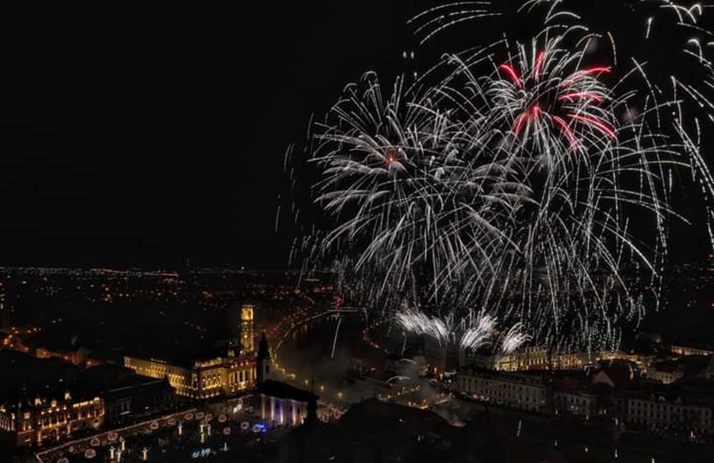 Cerul Oradiei s-a transformat într-un adevărat festival de culori și lumini [FOTO]