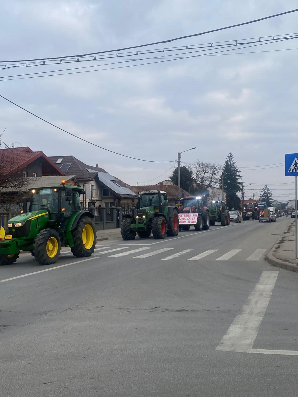 Guvernul urmează să adopte mai multe măsuri convenite de transportatori şi fermieri