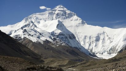 Nepalul va colecta tonele de gunoaie de pe Everest