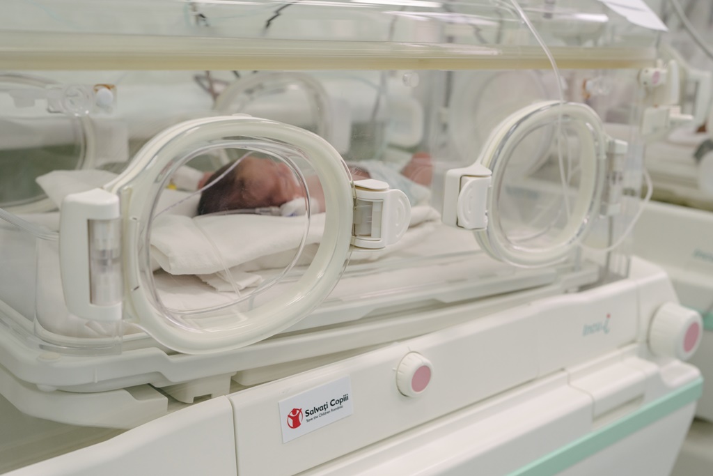 Deficit de 40% de medici neonatologi, în România